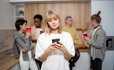 The Impact of Social Media: Unveiling the Dynamics of Society and Communication