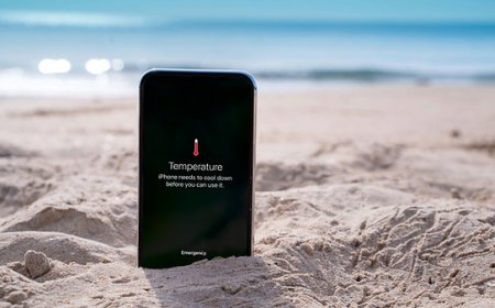 cool down smartphone: Keep Your Phone Cool This Summer