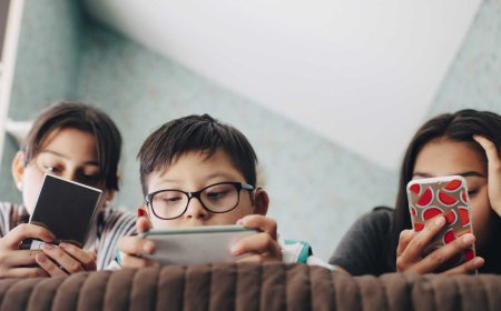 Navigating screen time for teenagers in 2024