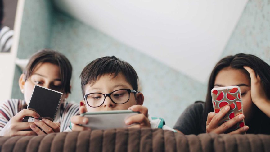 Navigating screen time for teenagers in 2024