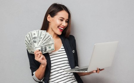 Top 10 Best Side Hustles for Students to Earn Money Online in 2025