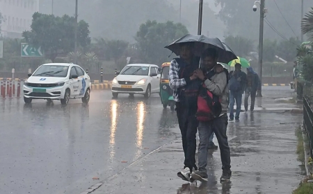 IMD Issues Red Alert as Heavy Rain and Thunderstorms Lash Delhi